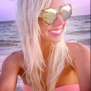 Meet your Posher, Dionne